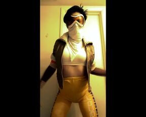 Tracer Cosplay Tease