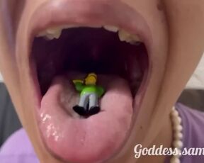 The Giantess Samira Plays the Luck of her Tinys with a Dice (Trailer Vore, Footcrush)